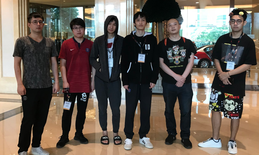 TheShy 的坦克杰斯在15分钟内取得了奢华的7-0，再次以一条命在上路击败了三条命